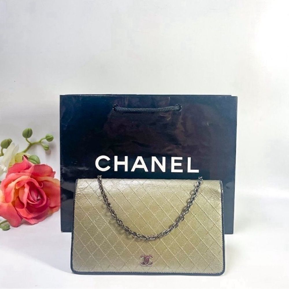AUTHENTIC CHANEL BIFOLD DIAMOND STITCH WALLET GOLD - Picture 2 of 14